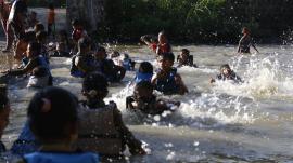 Wisata Tubing Bendowo di Desa Pampang